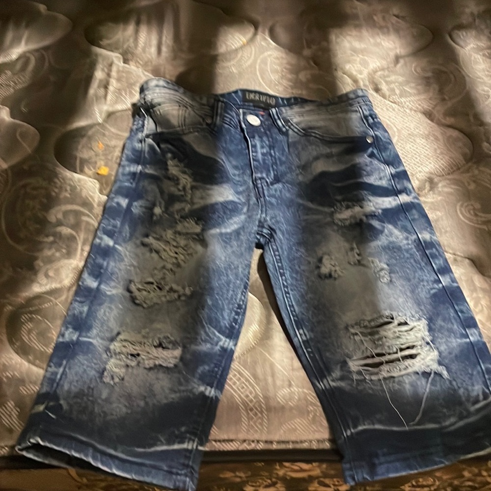 They are some nice navy blue Jean shorts